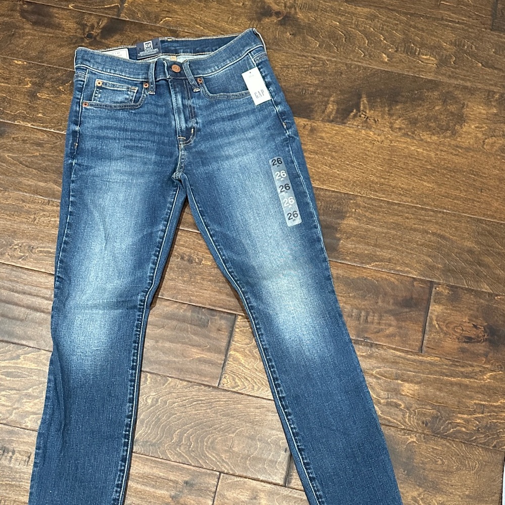 GAP Women's Skinny Jeans in Medium Blue Wash